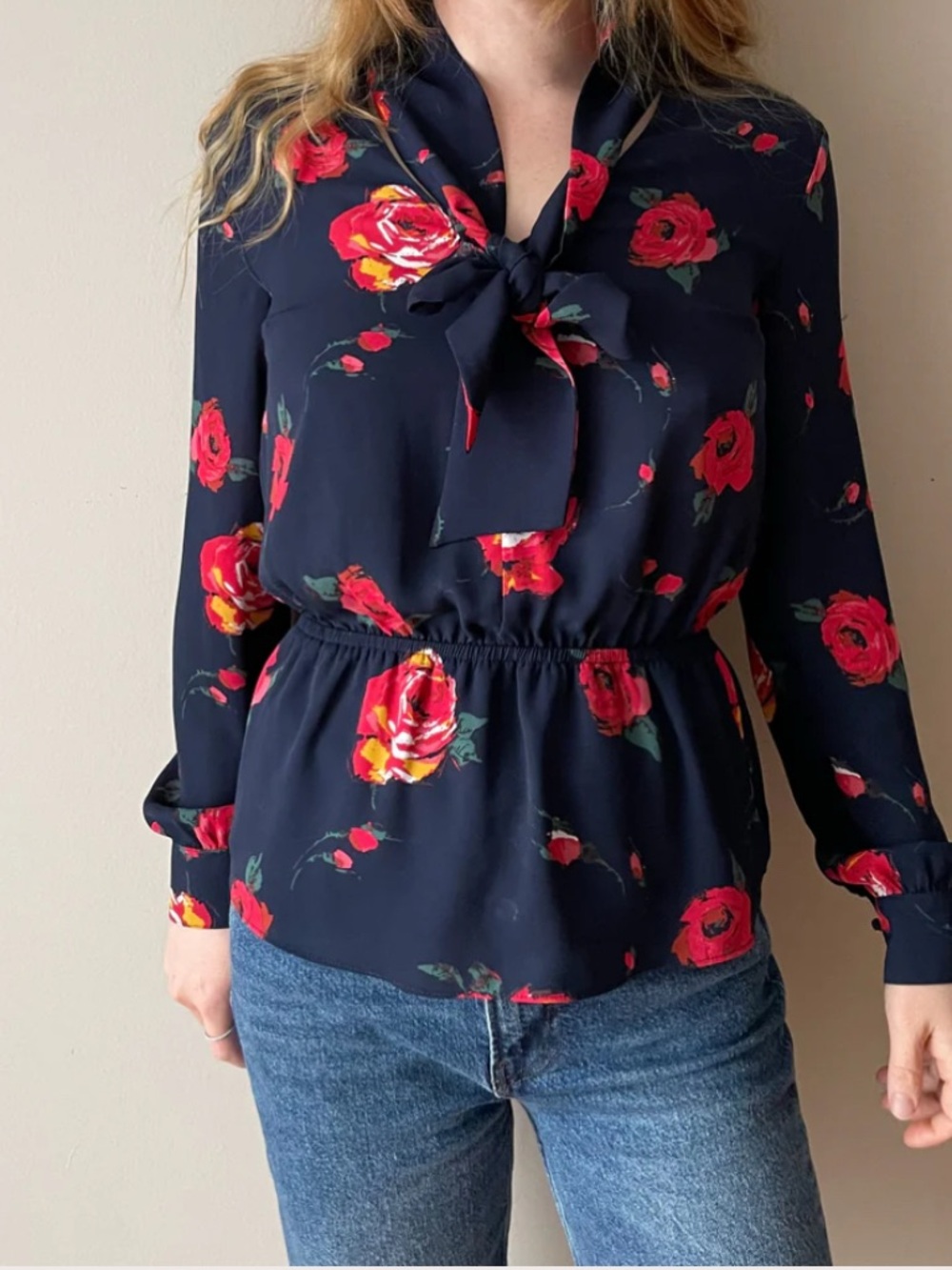 Babaton by Aritzia Navy/Red Floral Tie-Neck Blouse Size L